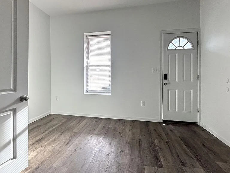5513 Ludlow St — Photo 3