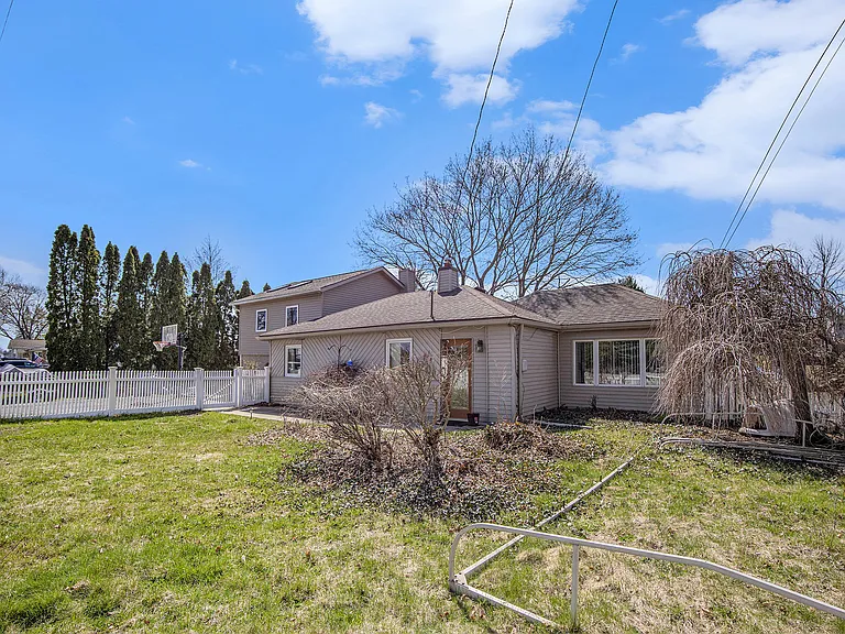 10401 Degrand Dr — Photo 60