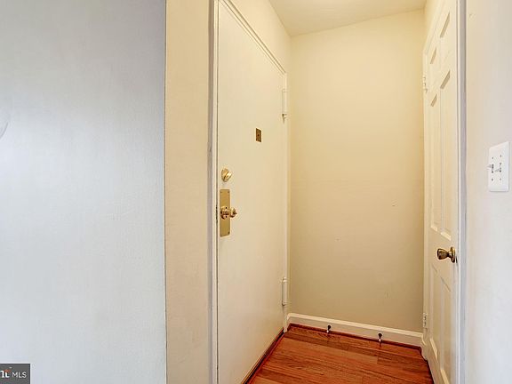 5th image of 3035 S Buchanan St APT B2