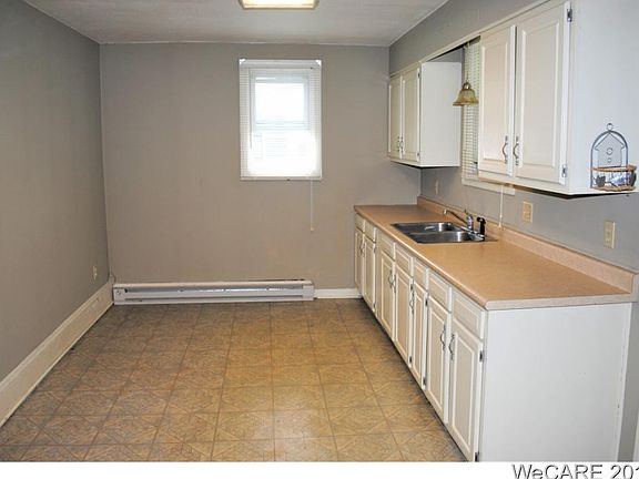 4th image of 905 E 3rd St #10