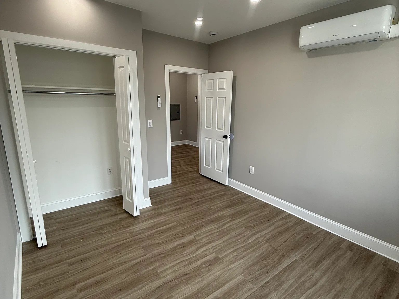 2 bed, 750 sqft, $2,400 — Photo 1