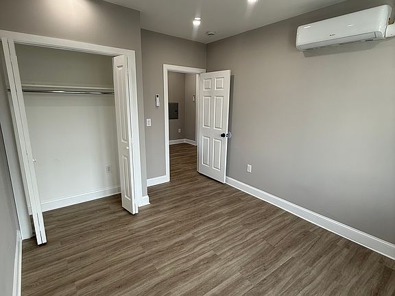 3rd image of 10 Alyea Ter APT 4