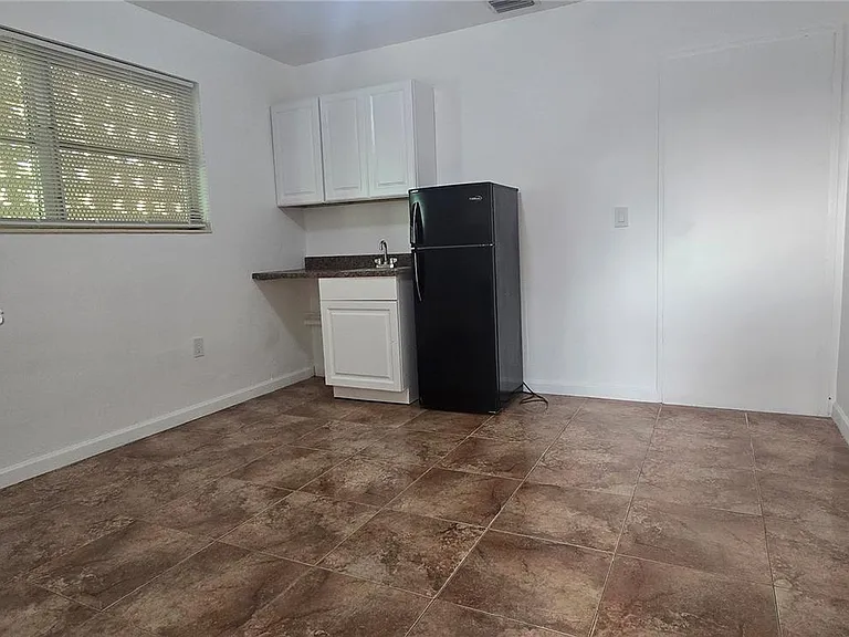 201 SW 30th Ct #EFFICIENCY — Photo 2