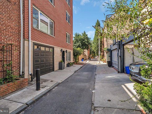 3rd image of 2110-2112 Tryon St