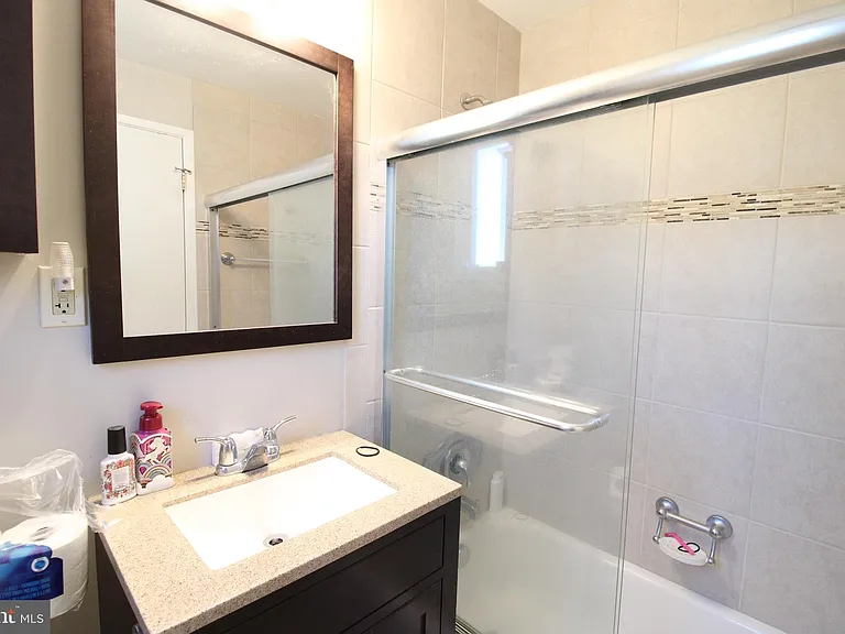 5204 Queensberry Ave — Photo 10