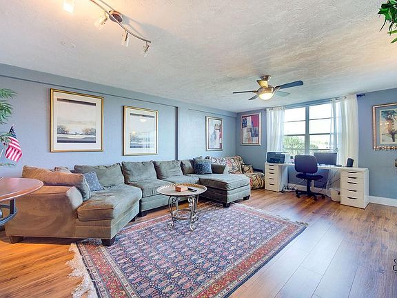3rd image of 4651 1st St NE Unit 308