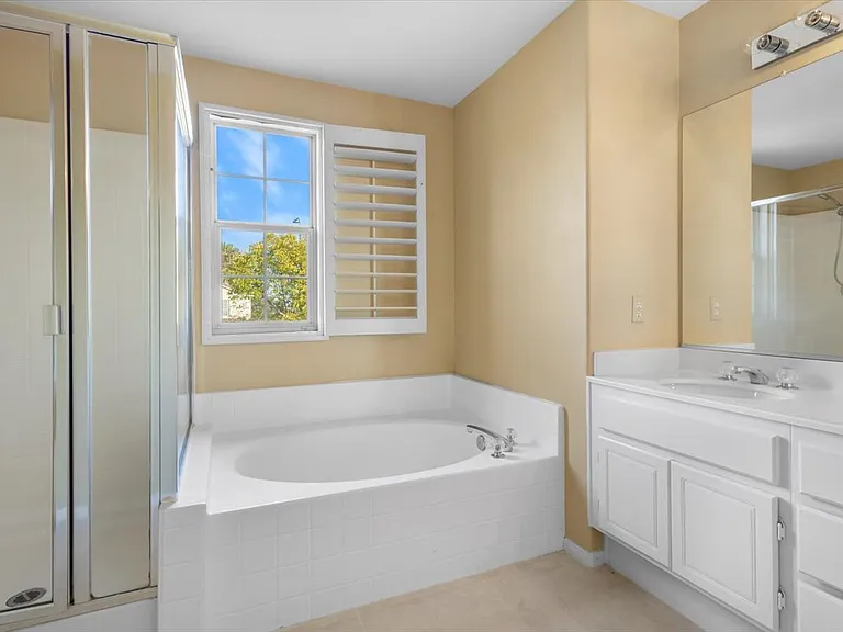 1501 Piedmont St — Photo 8