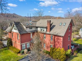 305 Elwick St APT 2, Sewickley, PA 15143