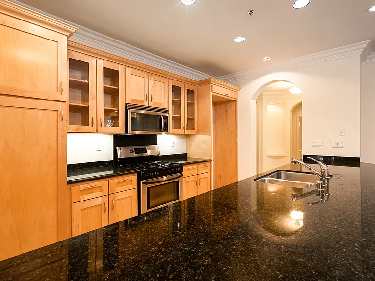 10305 Almayo Ave #404 — Photo 15