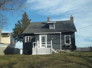50 Cliff Ave, Portsmouth, RI 02871