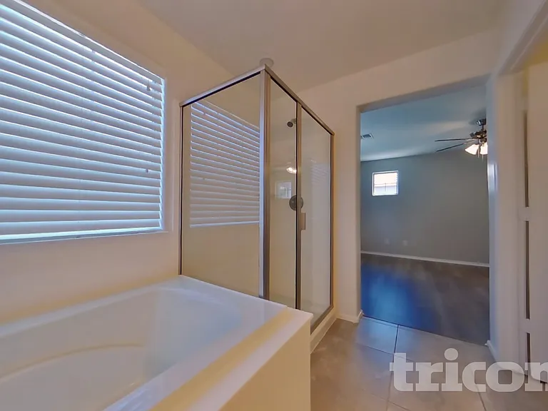 323 N 56th Pl — Photo 9