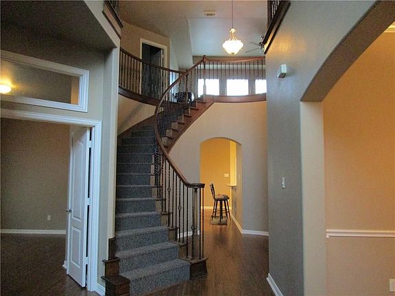 2nd image of 531 Suffolk Dr