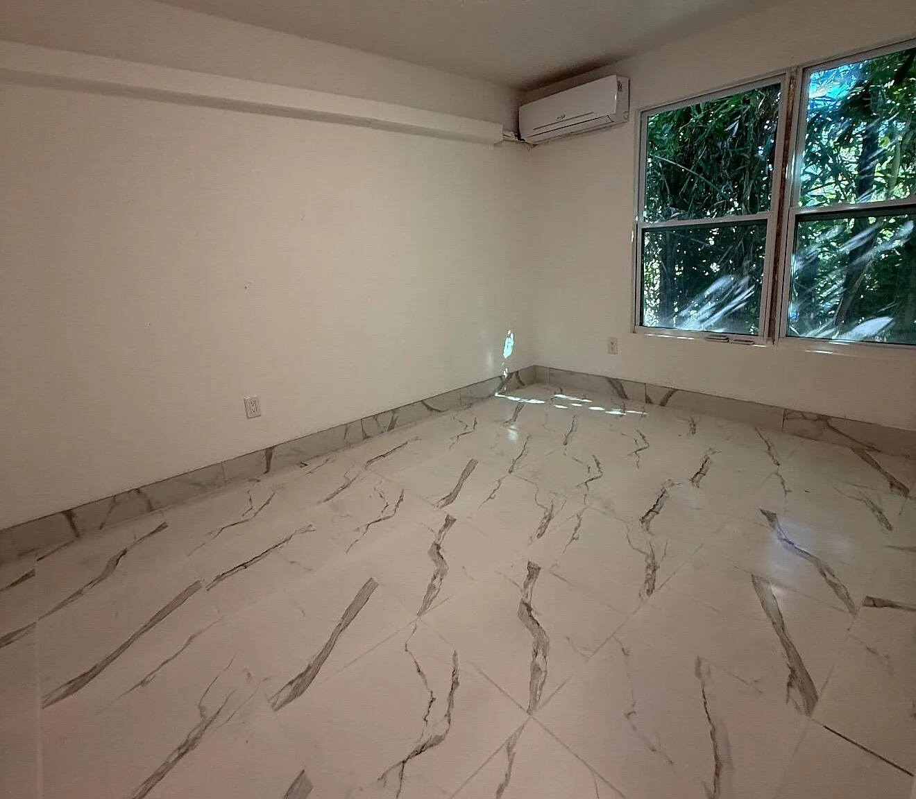 2 bed, 1.0 bath, 5581 sqft, $1,850 — Photo 3
