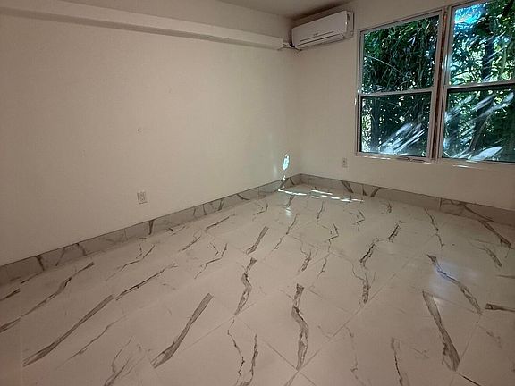 3rd image of 1652 Madison St #6