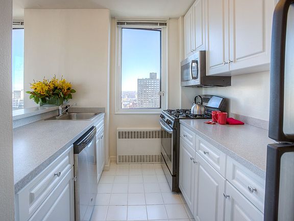 3rd image of 401 E 80th St APT 8G