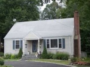 1566 Stratfield Rd, Fairfield, CT 06825