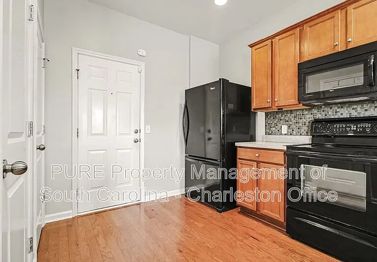 407 Greywood Ln — Photo 8