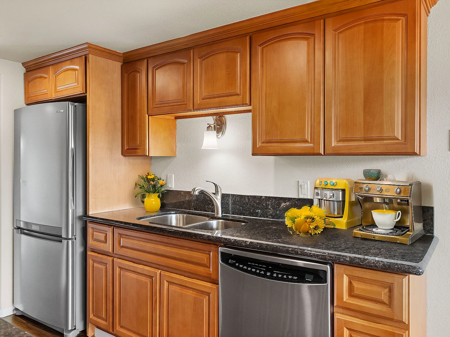 Vista Terrace Apartments — Photo 4