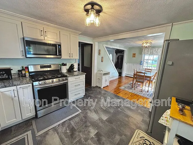 140 Long View Dr — Photo 4