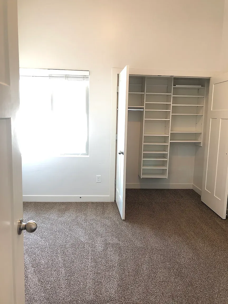 2 bed, 1000 sqft, $1,500 — Photo 3