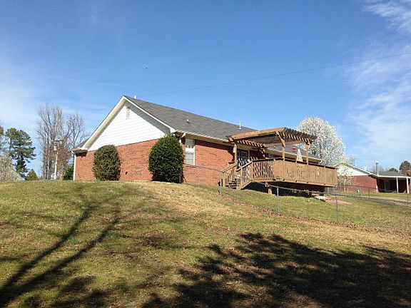 4th image of 801 Deerfield Dr