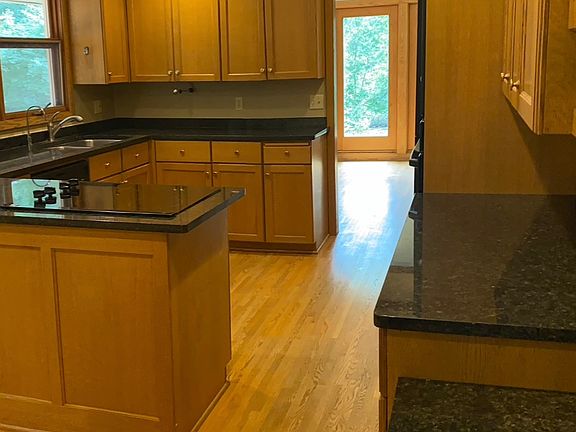 4th image of 18 Oriole Ln