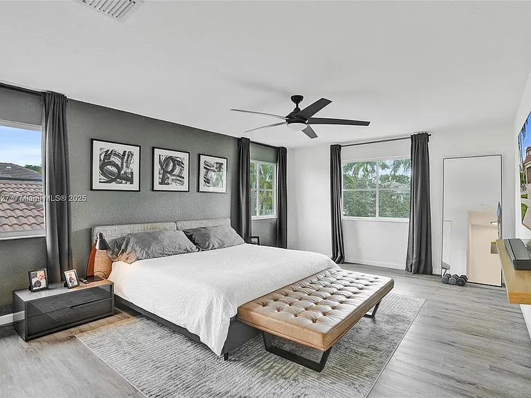 1725 Winterberry Ln — Photo 27