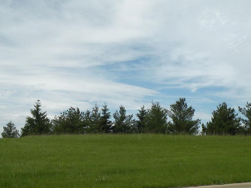 1st image of 301 Drumlin Loop