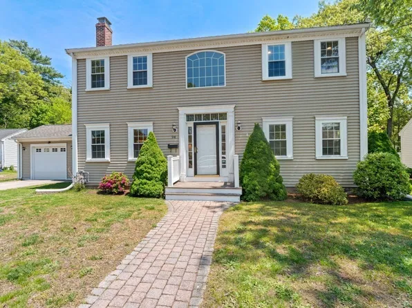 94 Holly Hill Cir, Weymouth, MA 02190