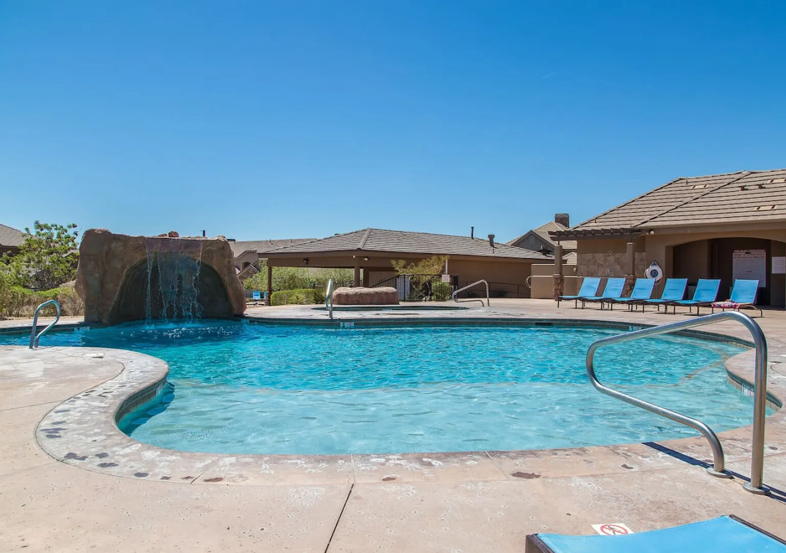 Spacious 12 Guests Villa | Pools, Ponds & BBQ — Photo 3