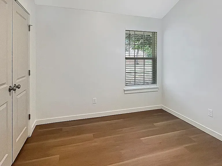 2106 Charles Whitlow Ave — Photo 6