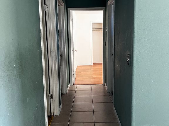 5th image of 215 W Carlton Way APT 1