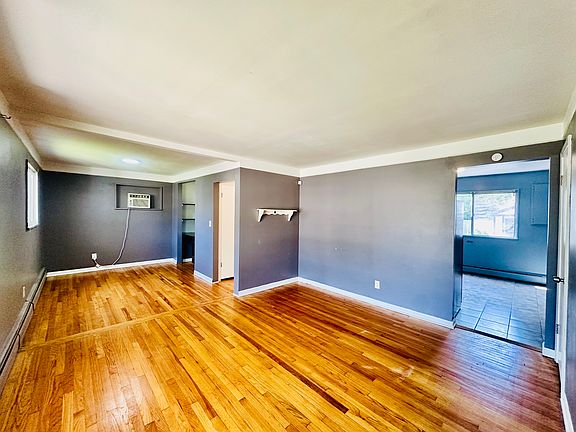 4th image of 14948 Chesterfield Ave