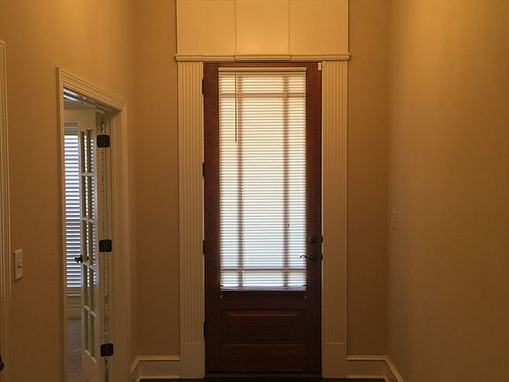 Entry way, 12’ ceiling
