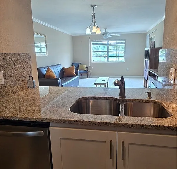 3419 Winkler Ave — Photo 3