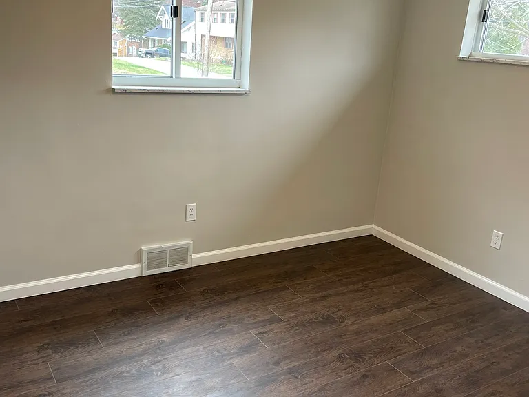 140 Peony Ave — Photo 24