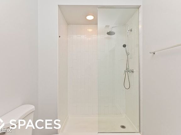3rd image of 2500 N Clybourn Ave APT 207