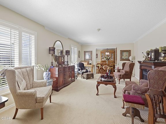 5th image of 2121 Laura Ln