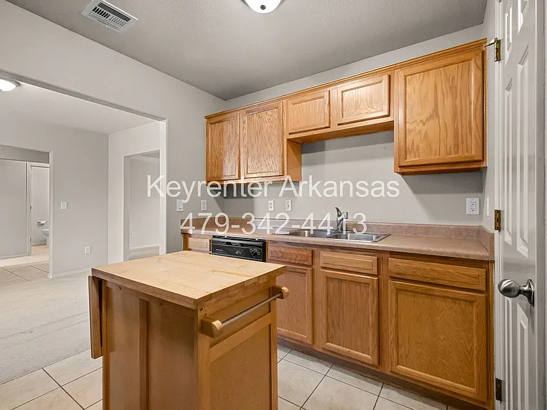 705 SW Crystal St — Photo 11