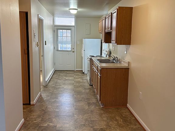 3rd image of 300 Main St APT 8