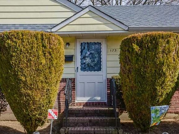 5th image of 173 Andrew Ave