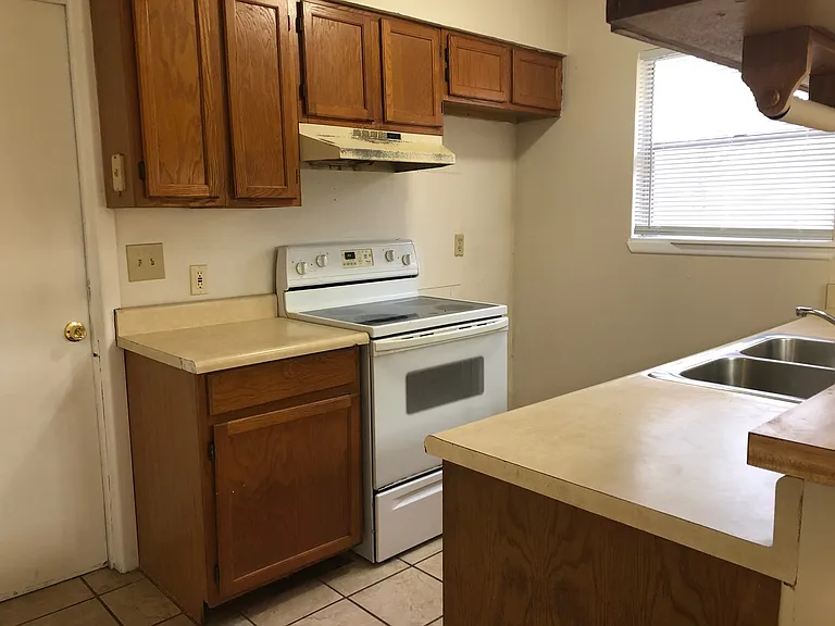 205 Beverly Dr — Photo 4