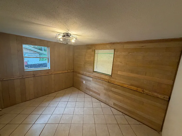 1654 N Double Springs Rd — Photo 4