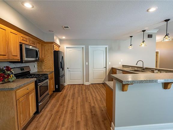 5th image of 1300 NE Timbercreek Dr