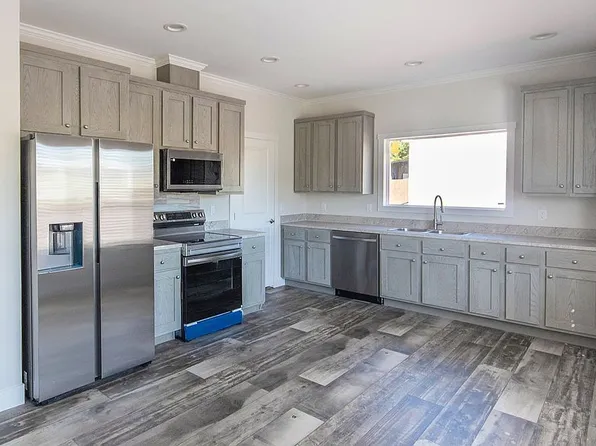 383 N Topaz St, Franklin, NC 28734