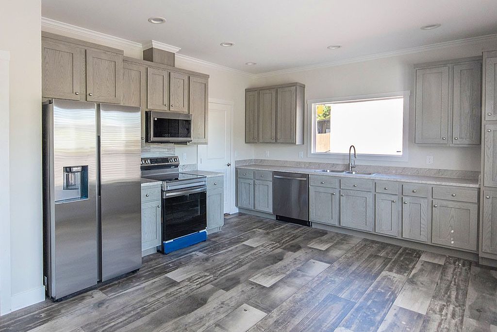 383 N Topaz St - Property Image