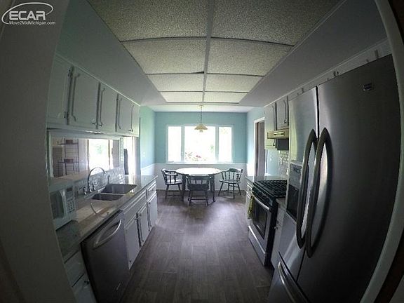 3rd image of 346 Boutell Dr