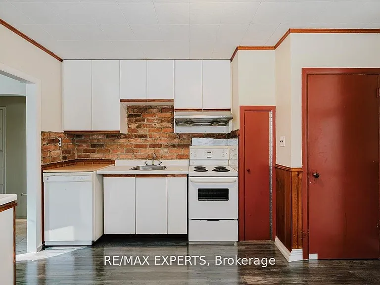 5323 Lawrence Ave E — Photo 18