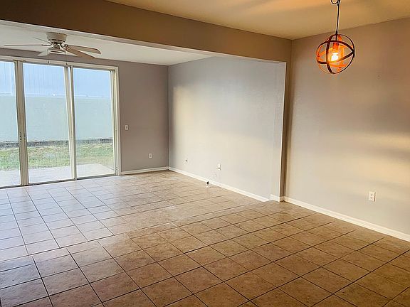 3rd image of 102 Mango Dr