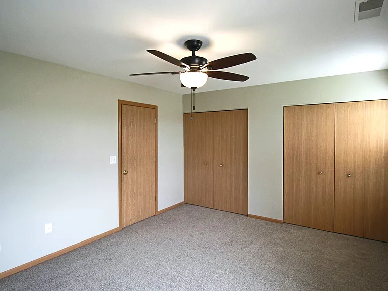 2538 Oak Tree Ln — Photo 12